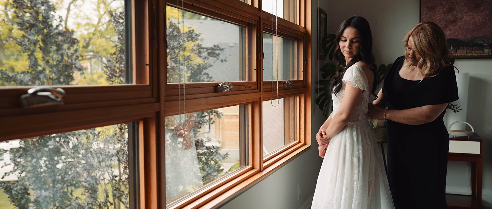 Bride gets ready for her Casa Loma wedding