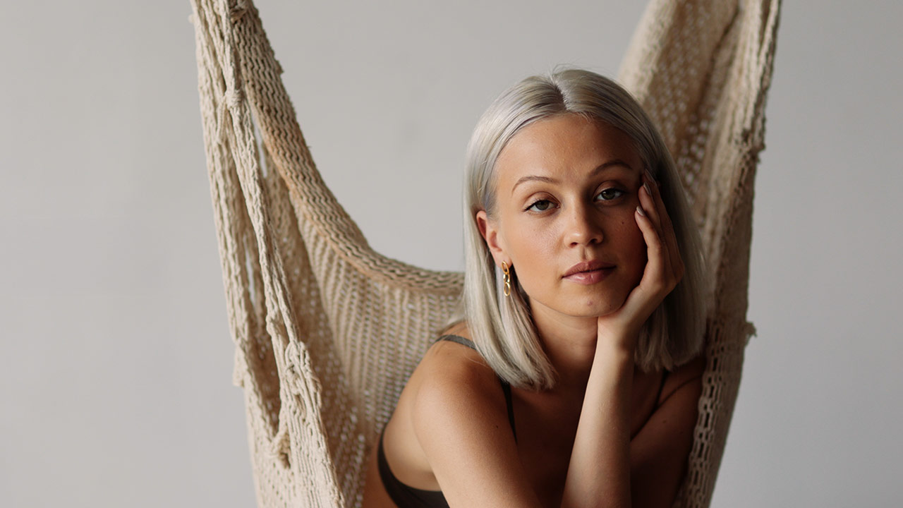 Mejuri model showcasing jewelry