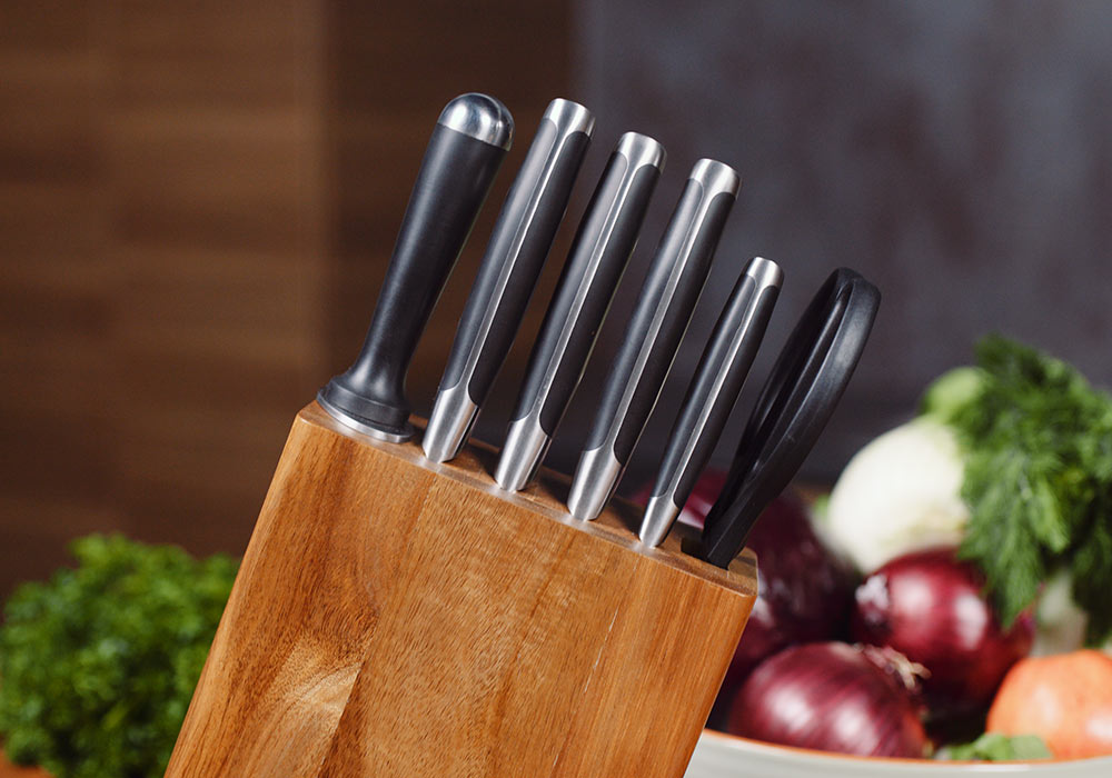 Kilne Knife Set in kitchen